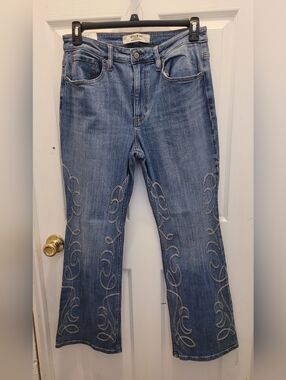 Idyllwind Med Blue, High Rise, Embroidered, Boot Cut Jeans